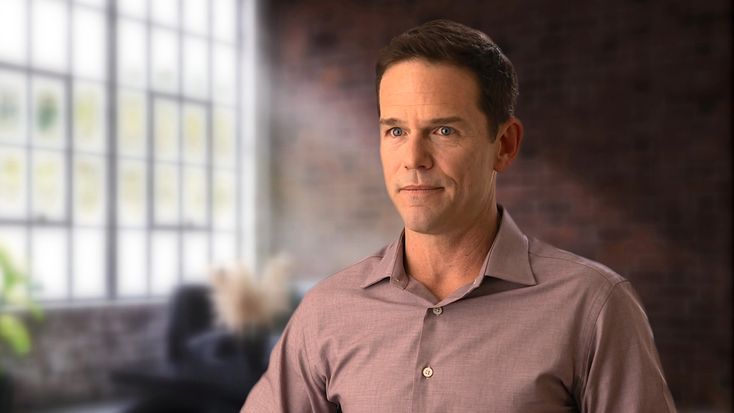 Eric Recalls How Leah Remini Went Behind Her Friends’ Backs